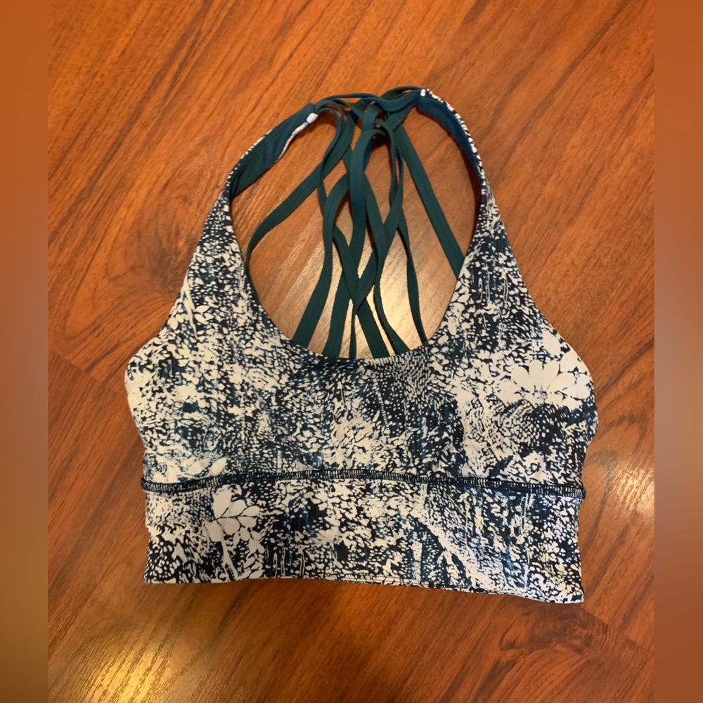 Lululemon sports bra